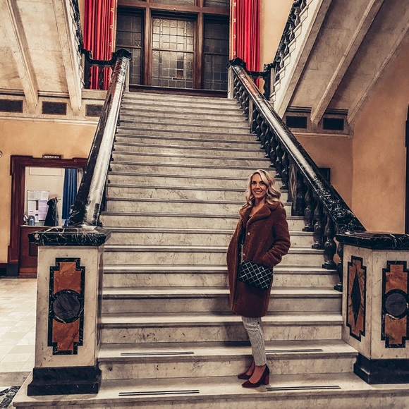 Meet your Posher, Stephanie - Picture 4 of 4